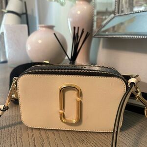 Marc Jacobs Cream and Gold Crossbody Bag with Sleek Design